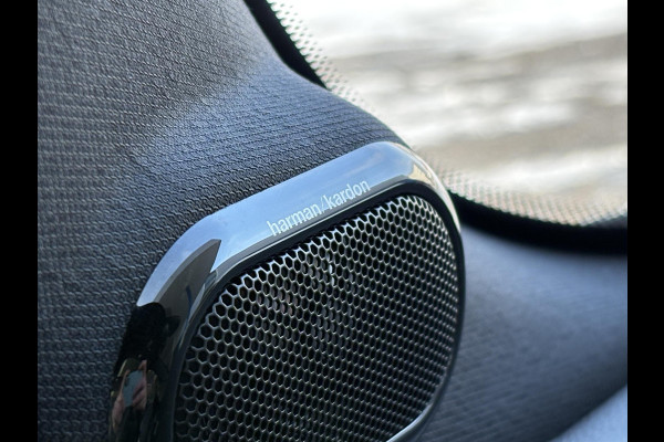 MINI Mini 2.0 John Cooper Works Essential 230pk | Panoramadak | Stoelverwarming |