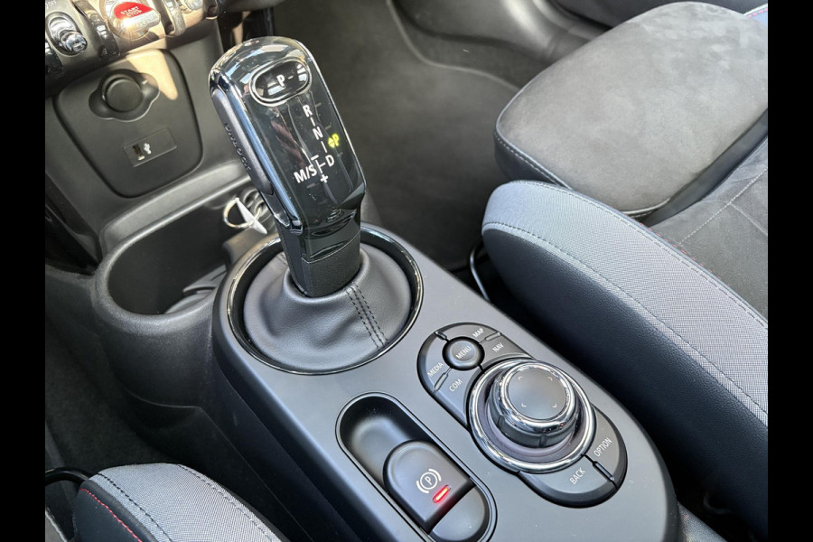 MINI Mini 2.0 John Cooper Works Essential 230pk | Panoramadak | Stoelverwarming |