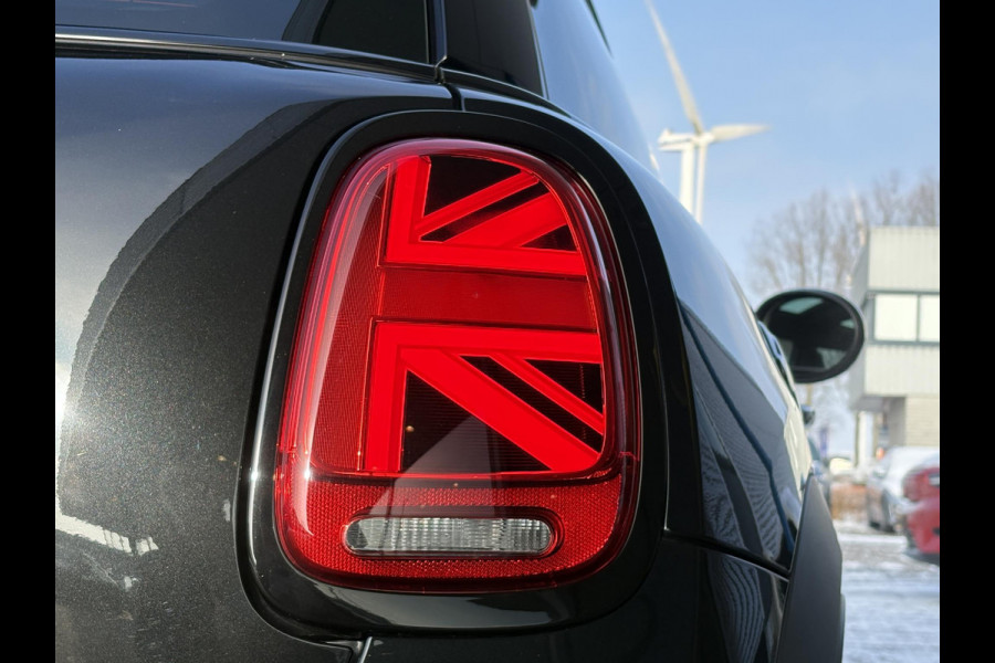MINI Mini 2.0 John Cooper Works Essential 230pk | Panoramadak | Stoelverwarming |