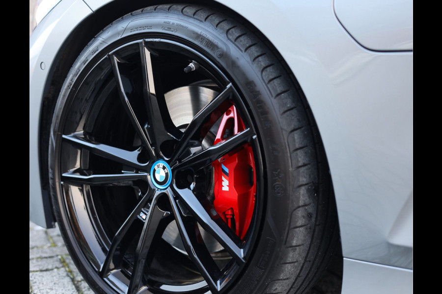 BMW 3 Serie Touring 330e | Skyskraper - M Sport Pro - Camera - Pano - Trekhaak