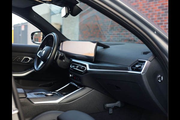 BMW 3 Serie Touring 330e | Skyskraper - M Sport Pro - Camera - Pano - Trekhaak