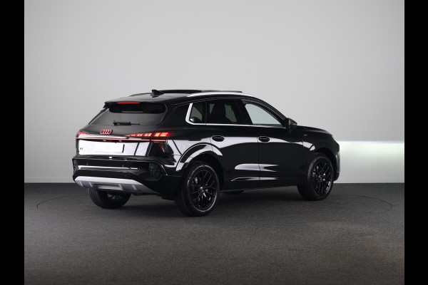 Audi Q3 Advanced edition e-hybrid 272 pk | Techniekpakket plus | Glazen panoramadak | Ambiente lichtpakket | Verwarmbaar stuurwiel |
