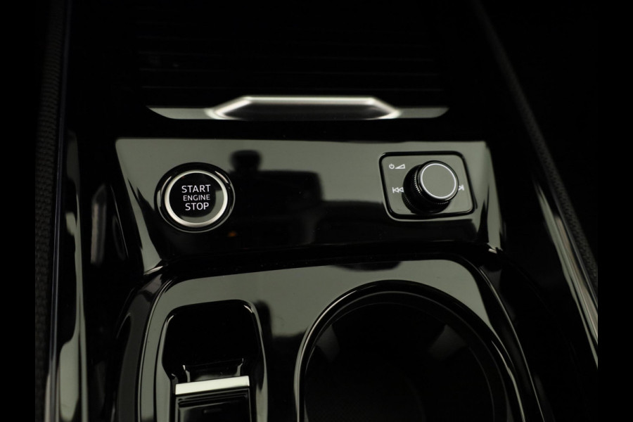 Audi Q3 Advanced edition e-hybrid 272 pk | Techniekpakket plus | Glazen panoramadak | Ambiente lichtpakket | Verwarmbaar stuurwiel |