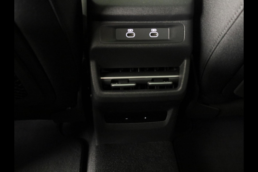 Audi Q3 Advanced edition e-hybrid 272 pk | Techniekpakket plus | Glazen panoramadak | Ambiente lichtpakket | Verwarmbaar stuurwiel |