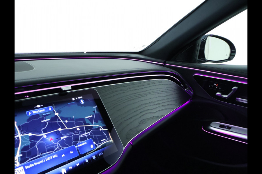 Mercedes-Benz E-Klasse Estate 300 e AMG Plug-In Hybride | AMG Styling | Trekhaak | Digital light | Keyless go | Distronic | Keyless go | Memory Pakket voorsteoelen. Inclusief 24 maanden MB Certified garantie voor Europa.