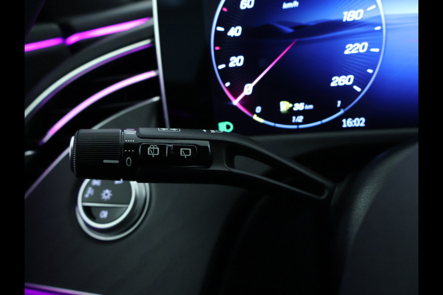 Mercedes-Benz E-Klasse Estate 300 e AMG Plug-In Hybride | AMG Styling | Trekhaak | Digital light | Keyless go | Distronic | Keyless go | Memory Pakket voorsteoelen. Inclusief 24 maanden MB Certified garantie voor Europa.