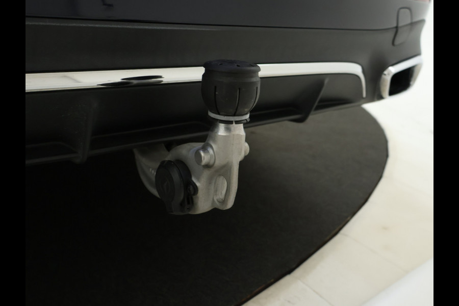 Mercedes-Benz E-Klasse Estate 300 e AMG Plug-In Hybride | AMG Styling | Trekhaak | Digital light | Keyless go | Distronic | Keyless go | Memory Pakket voorsteoelen. Inclusief 24 maanden MB Certified garantie voor Europa.