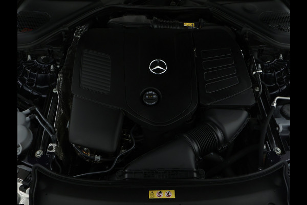 Mercedes-Benz E-Klasse Estate 300 e AMG Plug-In Hybride | AMG Styling | Trekhaak | Digital light | Keyless go | Distronic | Keyless go | Memory Pakket voorsteoelen. Inclusief 24 maanden MB Certified garantie voor Europa.