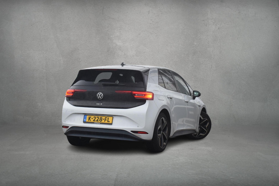 Volkswagen ID.3 First Plus 58 kWh | Apple CarPlay | Keyless | 19'' LM | Stoelverwarming