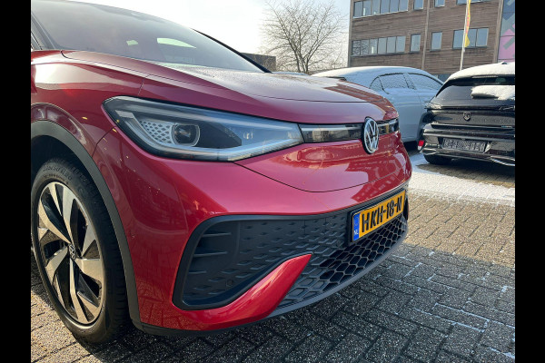 Volkswagen ID.5 Pro 77 kWh | Stoel- en stuurwielverwarming | Achteruitrijcamera | 20 inch velgen | Getint glas | Navigatie