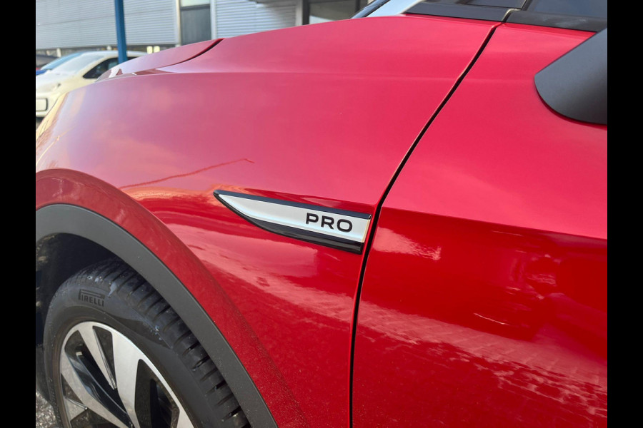Volkswagen ID.5 Pro 77 kWh | Stoel- en stuurwielverwarming | Achteruitrijcamera | 20 inch velgen | Getint glas | Navigatie