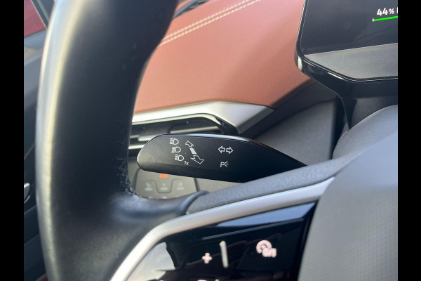 Volkswagen ID.5 Pro 77 kWh | Stoel- en stuurwielverwarming | Achteruitrijcamera | 20 inch velgen | Getint glas | Navigatie