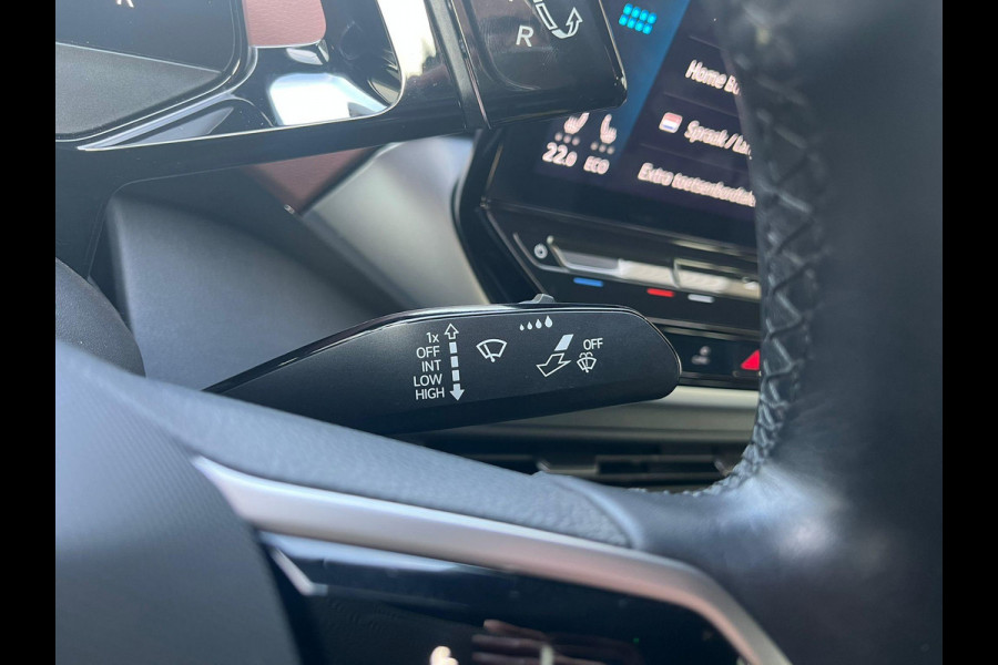 Volkswagen ID.5 Pro 77 kWh | Stoel- en stuurwielverwarming | Achteruitrijcamera | 20 inch velgen | Getint glas | Navigatie