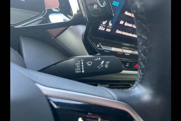 Volkswagen ID.5 Pro 77 kWh | Stoel- en stuurwielverwarming | Achteruitrijcamera | 20 inch velgen | Getint glas | Navigatie