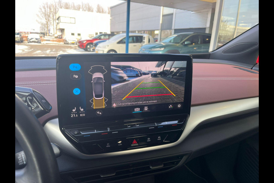 Volkswagen ID.5 Pro 77 kWh | Stoel- en stuurwielverwarming | Achteruitrijcamera | 20 inch velgen | Getint glas | Navigatie