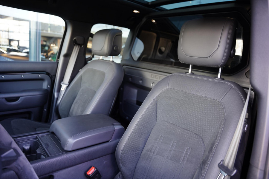 Land Rover Defender 110 P 525 V8 Black Edition / Panoramadak / Meridian