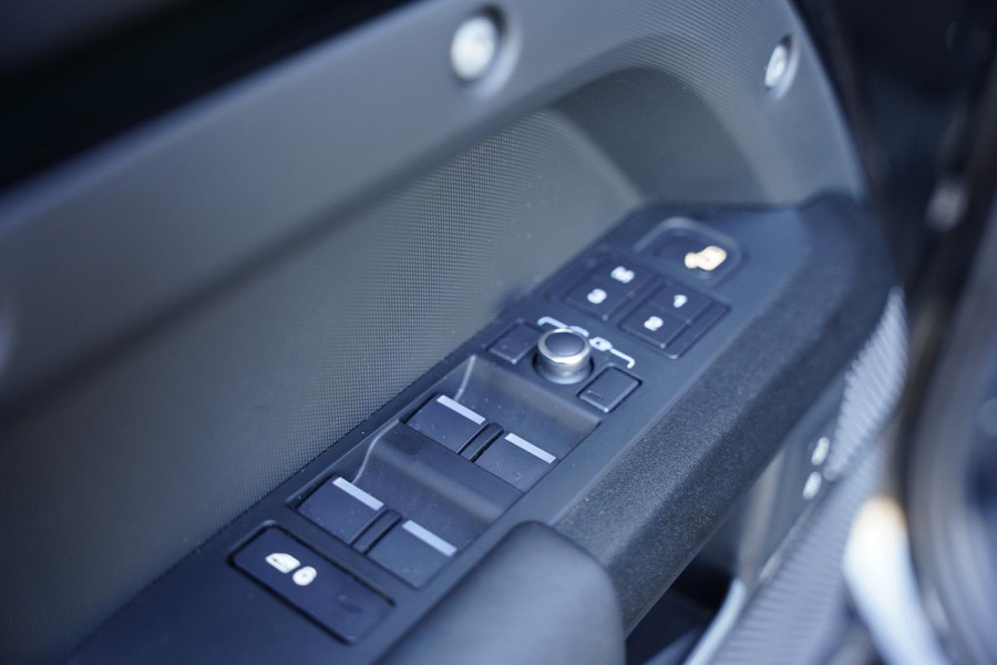 Land Rover Defender 110 P 525 V8 Black Edition / Panoramadak / Meridian