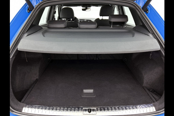 Audi Q3 40 TFSI quattro 3x S Line(NL-auto, Panorama, Dealer OndH, Digitale Dash, PDC V+A, Lane Assist, Addpt Cruise Con,Etc)