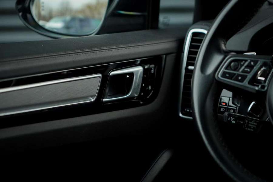 Porsche Cayenne 4.0 Turbo / PSCB / Pano / Burmester / Stoelklima / Trekhaak Elek