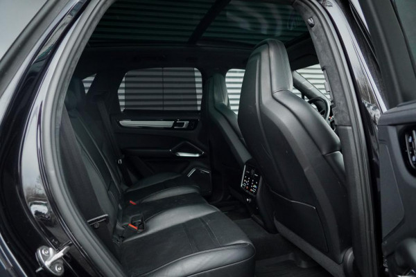 Porsche Cayenne 4.0 Turbo / PSCB / Pano / Burmester / Stoelklima / Trekhaak Elek