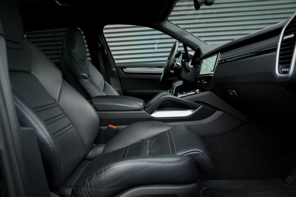Porsche Cayenne 4.0 Turbo / PSCB / Pano / Burmester / Stoelklima / Trekhaak Elek