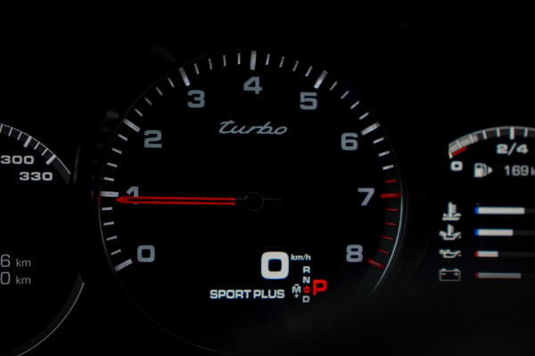 Porsche Cayenne 4.0 Turbo / PSCB / Pano / Burmester / Stoelklima / Trekhaak Elek