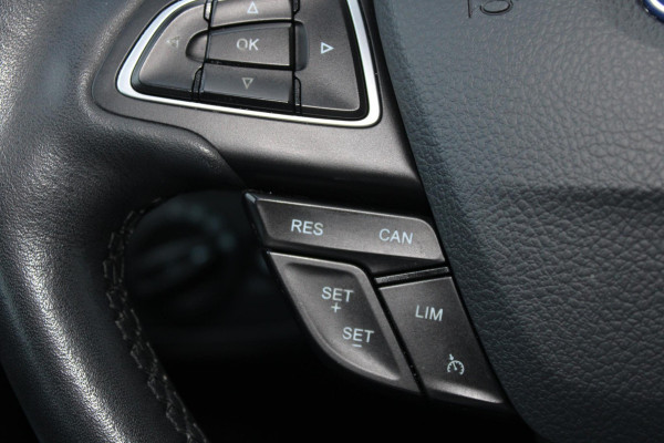 Ford C-MAX 1.0 Titanium 125pk | Stoelverwarming | Trekhaak | Camera | Xenon