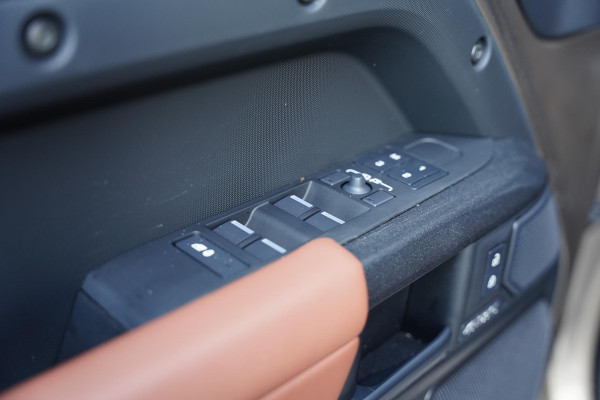 Land Rover Defender 110 P 635 Octa 4.4 Edition One / BTW / Panoramadak / Meridian