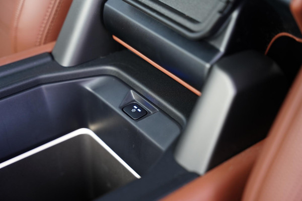 Land Rover Defender 110 P 635 Octa 4.4 Edition One / BTW / Panoramadak / Meridian