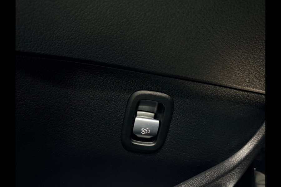 Mercedes-Benz C-Klasse Estate 180 AMG Line Trekhaak Navi Leer Camera Nightpack Ambient Elekt. achterklep PTS