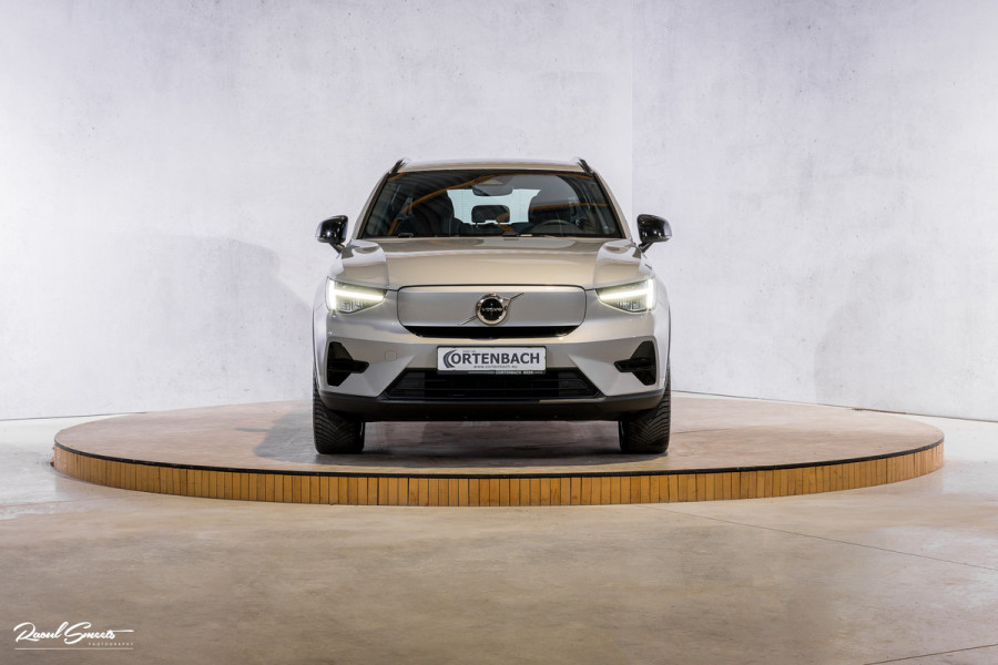 Volvo XC40 Recharge Plus | Adaptieve Cruise | Blis | Zwenkbare trekhaak | Actieve bochtverlichting |