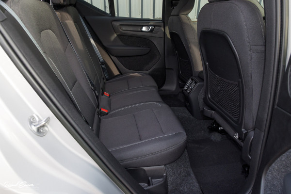 Volvo XC40 Recharge Plus | Adaptieve Cruise | Blis | Zwenkbare trekhaak | Actieve bochtverlichting |