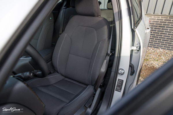 Volvo XC40 Recharge Plus | Adaptieve Cruise | Blis | Zwenkbare trekhaak | Actieve bochtverlichting |