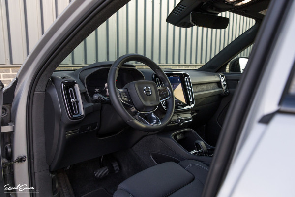 Volvo XC40 Recharge Plus | Adaptieve Cruise | Blis | Zwenkbare trekhaak | Actieve bochtverlichting |