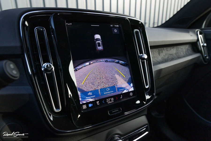 Volvo XC40 Recharge Plus | Adaptieve Cruise | Blis | Zwenkbare trekhaak | Actieve bochtverlichting |