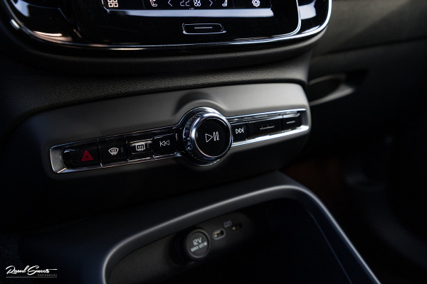 Volvo XC40 Recharge Plus | Adaptieve Cruise | Blis | Zwenkbare trekhaak | Actieve bochtverlichting |