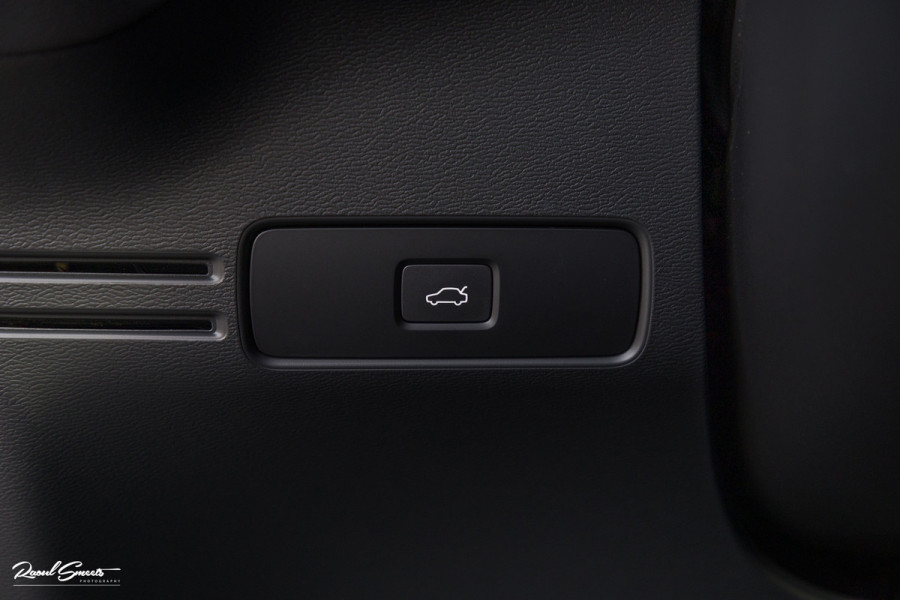 Volvo XC40 Recharge Plus | Adaptieve Cruise | Blis | Zwenkbare trekhaak | Actieve bochtverlichting |