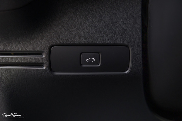 Volvo XC40 Recharge Plus | Adaptieve Cruise | Blis | Zwenkbare trekhaak | Actieve bochtverlichting |