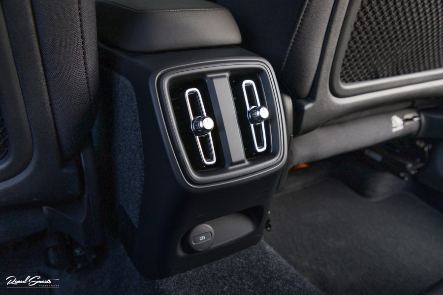 Volvo XC40 Recharge Plus | Adaptieve Cruise | Blis | Zwenkbare trekhaak | Actieve bochtverlichting |