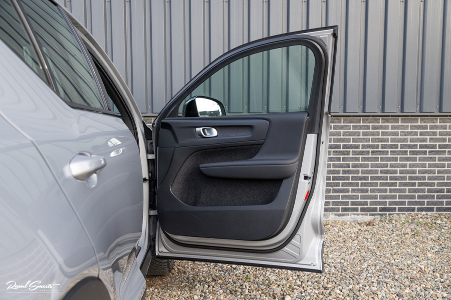Volvo XC40 Recharge Plus | Adaptieve Cruise | Blis | Zwenkbare trekhaak | Actieve bochtverlichting |
