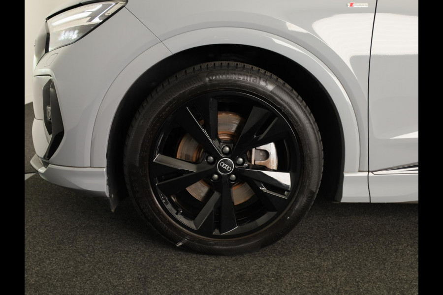 Audi Q4 e-tron 40 Launch edition S Competition 77 kWh 204 pk | SoH 97% | Navigatie | Warmtepomp | Parkeersensoren | Achteruitrijcamera | Stoelverwarming | S-Line |