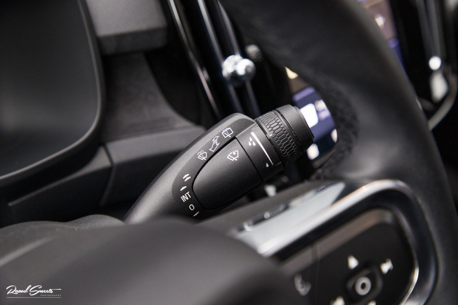 Volvo XC40 Recharge Ultimate 70 kWh | Adaptieve cruise | Panorama dak | Matrix led | Harman Kardon |