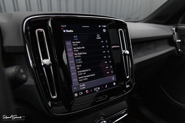 Volvo XC40 Recharge Ultimate 70 kWh | Adaptieve cruise | Panorama dak | Matrix led | Harman Kardon |