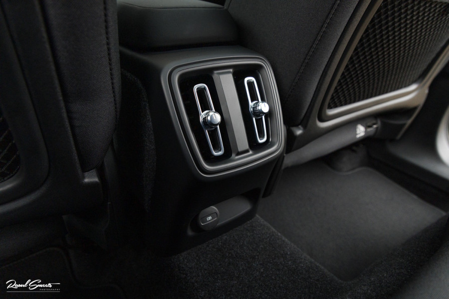 Volvo XC40 Recharge Ultimate 70 kWh | Adaptieve cruise | Panorama dak | Matrix led | Harman Kardon |