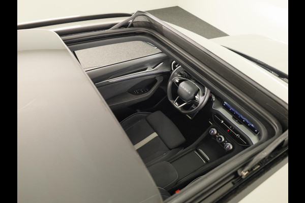 Škoda Kodiaq 1.5 TSI PHEV Sportline Business 204 pk Automaat (DSG) | Verlengde garantie | Navigatie | Panoramadak | Trekhaak (wegklapbaar) | Parkeersensoren | Achteruitrijcamera | Stoelverwarming v/a |