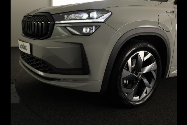 Škoda Kodiaq 1.5 TSI PHEV Sportline Business 204 pk Automaat (DSG) | Verlengde garantie | Navigatie | Panoramadak | Trekhaak (wegklapbaar) | Parkeersensoren | Achteruitrijcamera | Stoelverwarming v/a |
