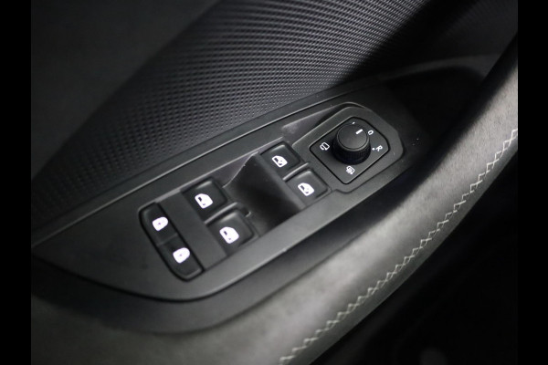 Škoda Kodiaq 1.5 TSI PHEV Sportline Business 204 pk Automaat (DSG) | Verlengde garantie | Navigatie | Panoramadak | Trekhaak (wegklapbaar) | Parkeersensoren | Achteruitrijcamera | Stoelverwarming v/a |