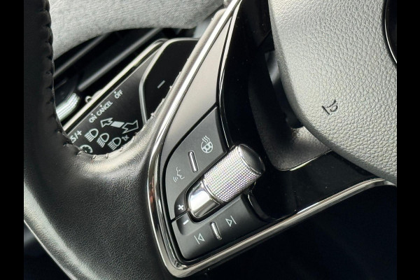 Škoda ENYAQ iV 80 Comfortline, electr. trekhaak, vele opties,soh 95 %, stoel verwarming , camera, 1 e eigenaar, NL auto met nap