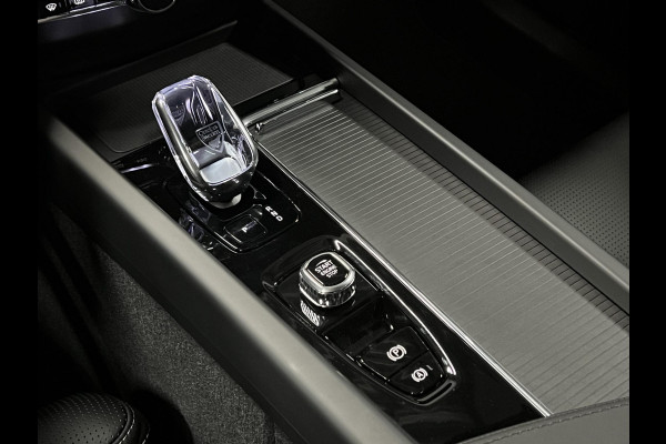 Volvo XC60 2.0 T8 Plug-in hybrid AWD Black Edition Luchtvering | Massage | Bowers & Wilkins | Adapt. Cruise | Open dak | Head-up | 360 camera | Stoelventilatie /-verwarming