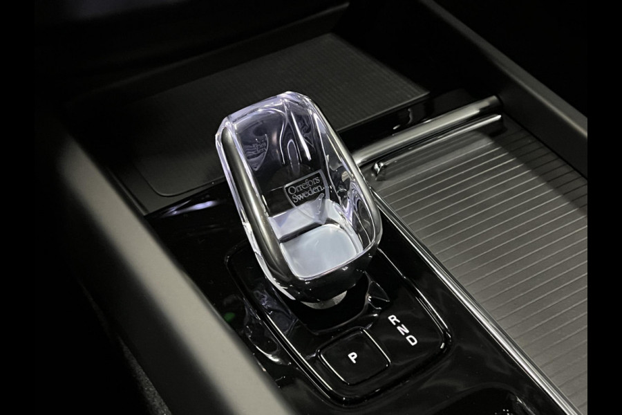 Volvo XC60 2.0 T8 Plug-in hybrid AWD Black Edition Luchtvering | Massage | Bowers & Wilkins | Adapt. Cruise | Open dak | Head-up | 360 camera | Stoelventilatie /-verwarming